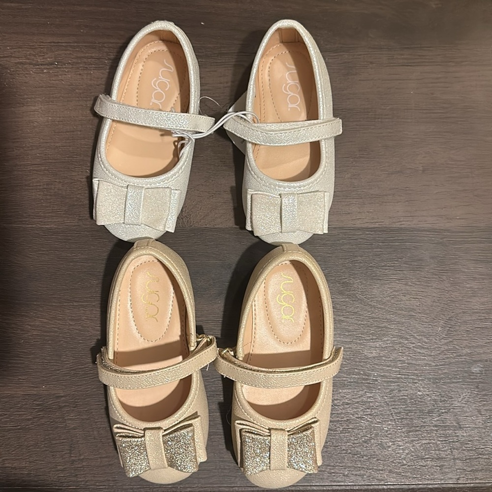 For sale are girls Mary Jane’s in gold and white with silver. Priced at $20.